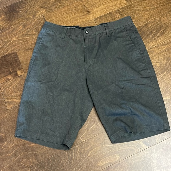 Volcom shorts - Picture 1 of 6